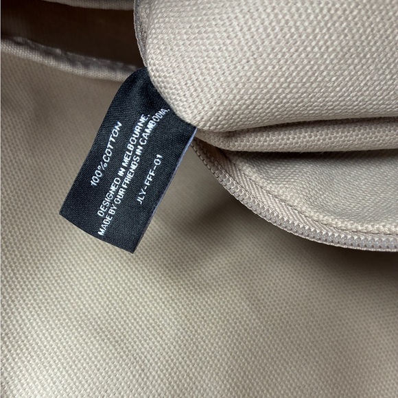 JULY Everyday Crescent Bag 🤍 - Picture 11 of 16